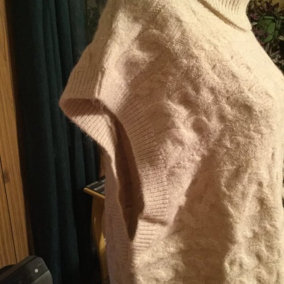 NWT Turtle neck sleeveless cable knit sweater - Picture 2 of 9